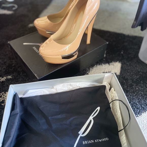 NEW Brian Atwood Nude/Gold Leonida Pumps - Picture 7 of 7